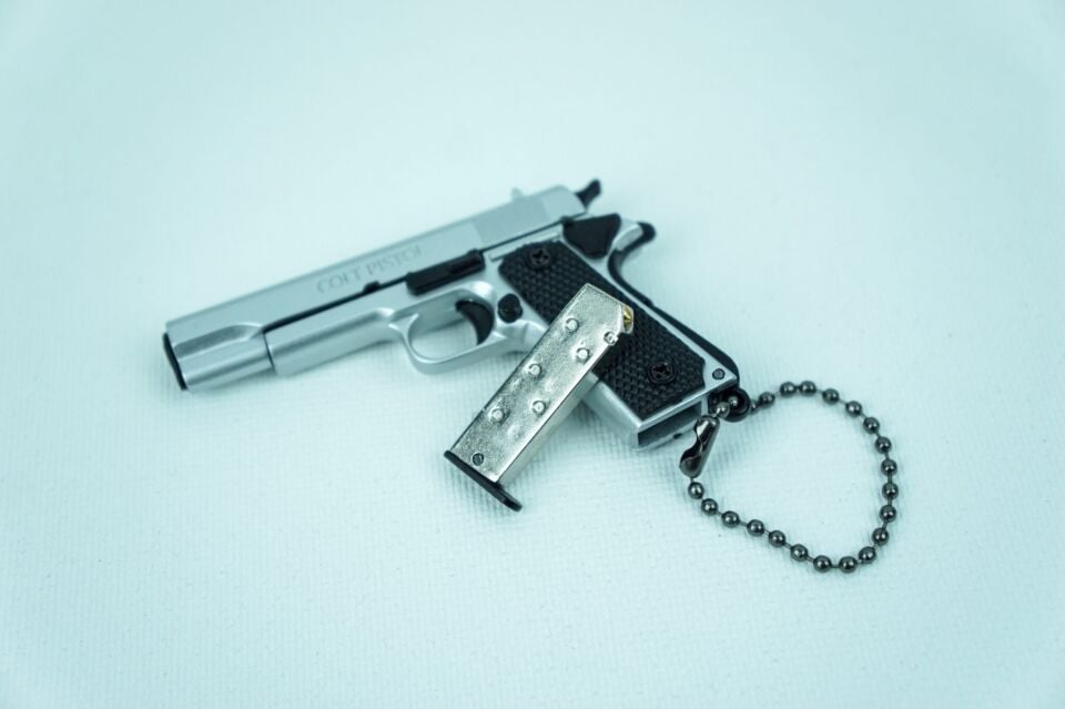 Colt Tabanca Gerçekçi Sökülebilir ve Kurulabilir Anahtarlık